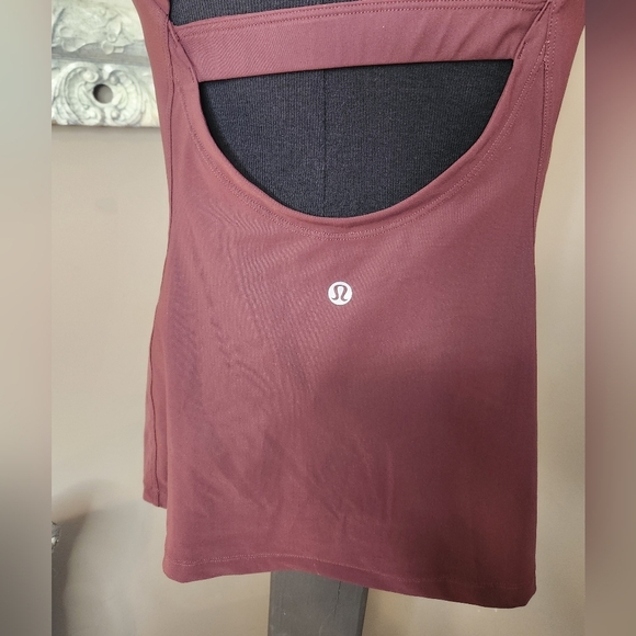 Burgundy Women's Lululemon Activewear Tank Size 6 - Picture 3 of 8